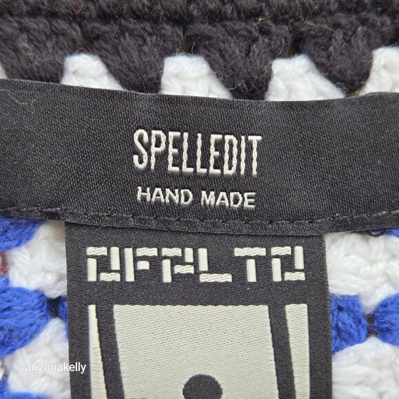 Granny Square Handmade Scarf Spelledit - Picture 3 of 9